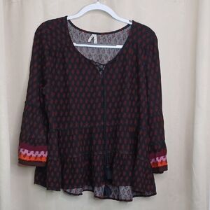 Mudd Women's Black and Red Patterned Top